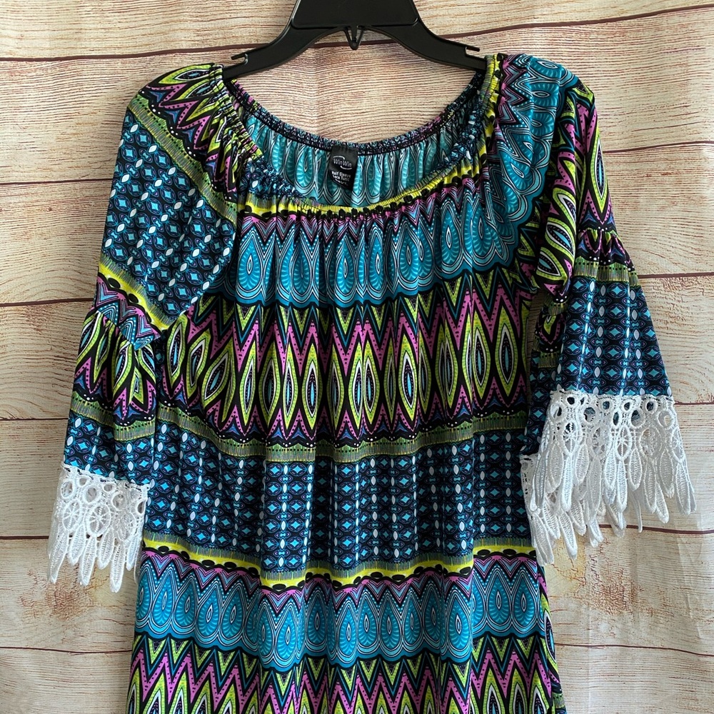 🌟Win Win Tunic w/ lace sleeves